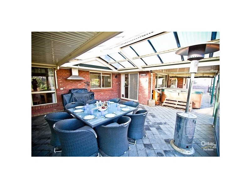 16 Headland Crescent, Woodcroft SA 5162