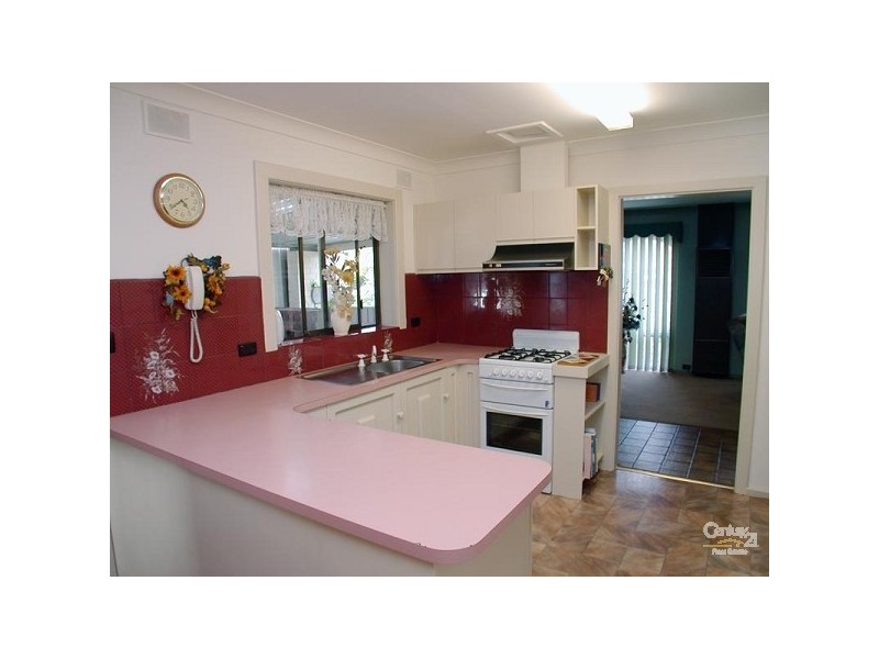 3 Susan Rd, Hackham SA 5163