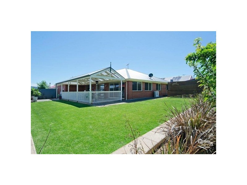 16 Rose Crescent, Mclaren Flat SA 5171