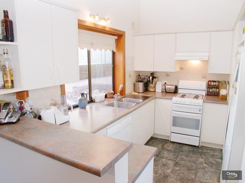 17 Wakefield Avenue, Morphett Vale SA 5162