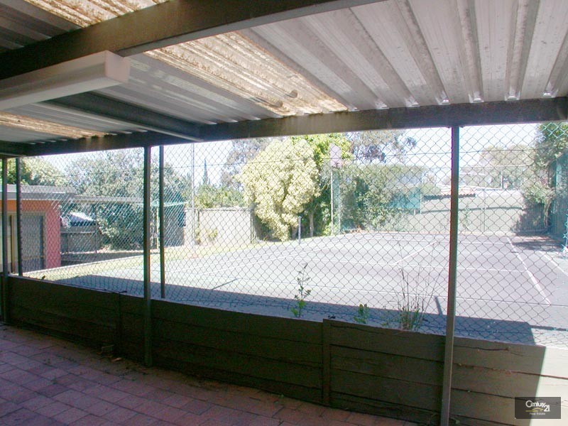 17 Wakefield Avenue, Morphett Vale SA 5162