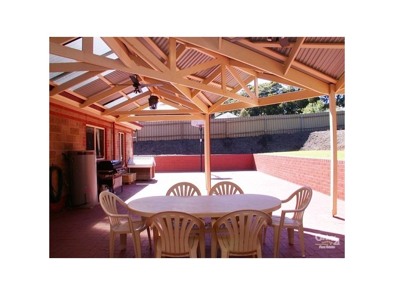 8 Fairbrother Drive, Happy Valley SA 5159