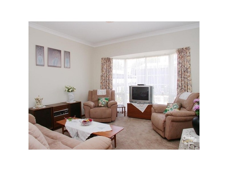 17 Valleyview Crescent, Hackham West SA 5163