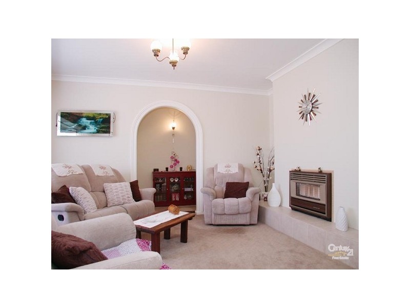 17 Valleyview Crescent, Hackham West SA 5163