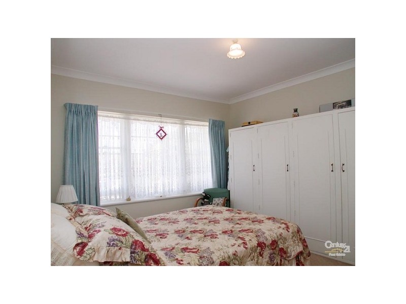 17 Valleyview Crescent, Hackham West SA 5163