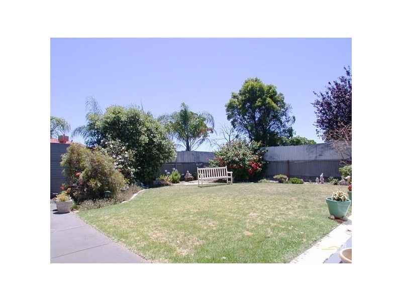 17 Valleyview Crescent, Hackham West SA 5163