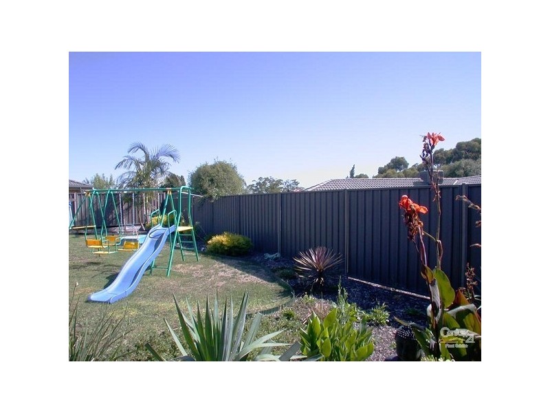 35 Sir James Hardy Way, Woodcroft SA 5162