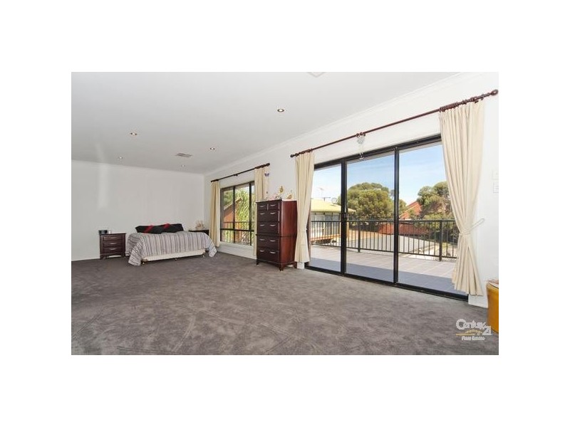 8 Boonga Street, Hallett Cove SA 5158
