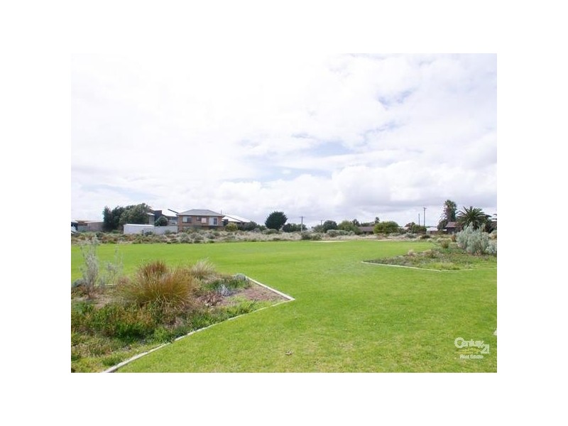 18A Regent Street, Moana SA 5169