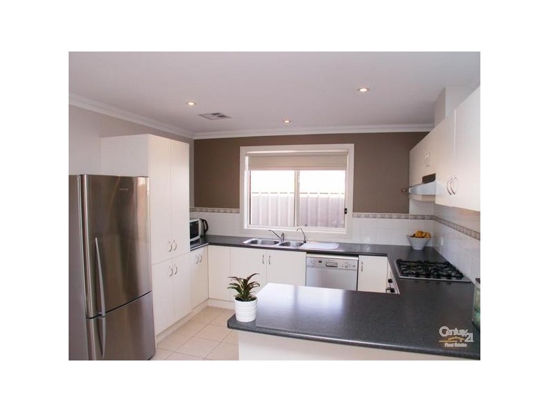 10 McGuire Ct, Hackham SA 5163