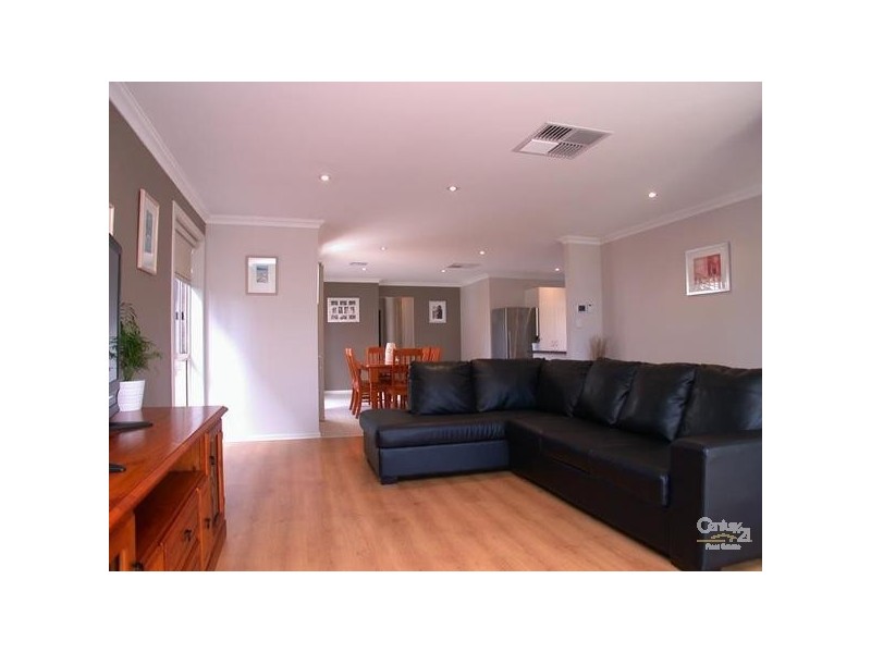 10 McGuire Ct, Hackham SA 5163