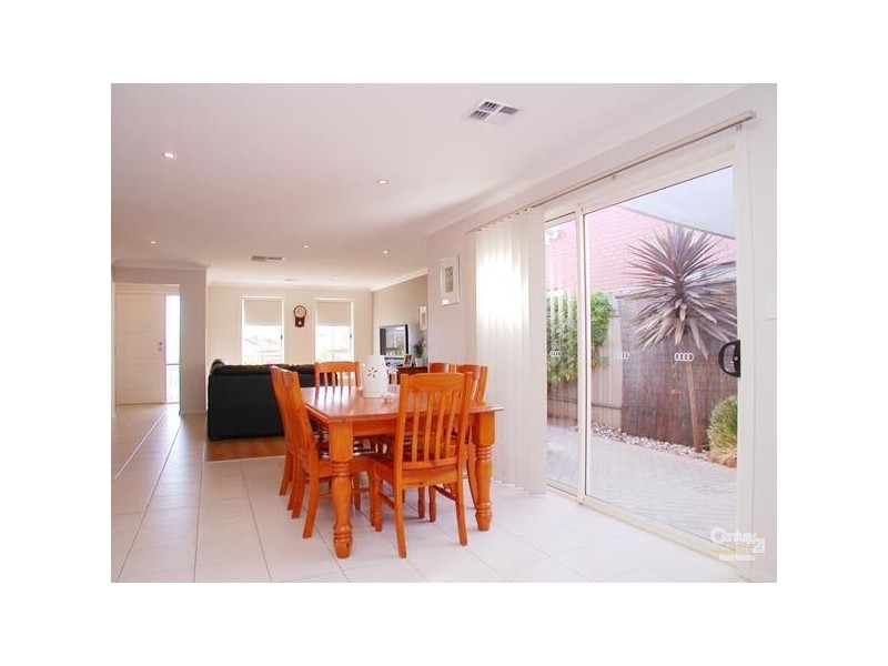 10 McGuire Ct, Hackham SA 5163