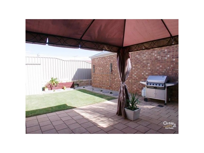 10 McGuire Ct, Hackham SA 5163