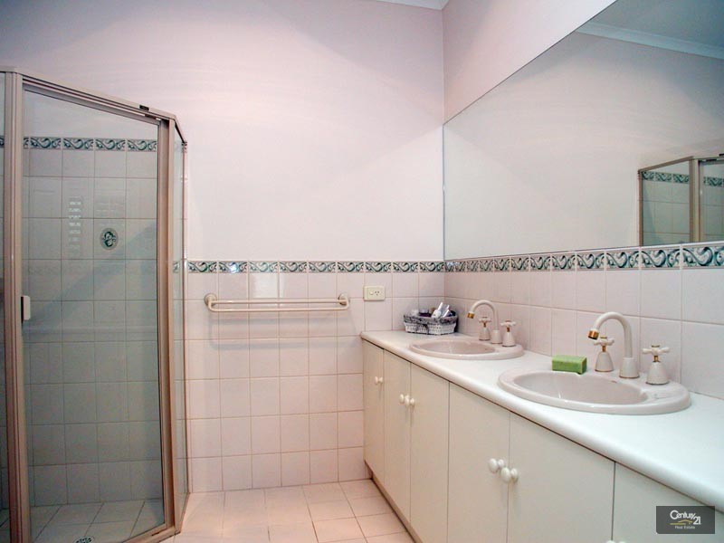 19 Woodland Grove, Aberfoyle Park SA 5159