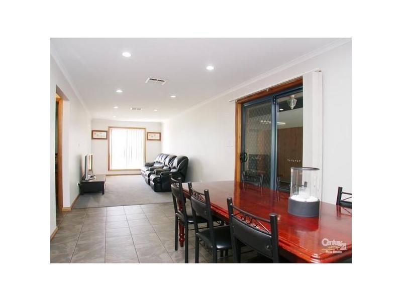 8 Ratcliffe Road, Aldinga Beach SA 5173