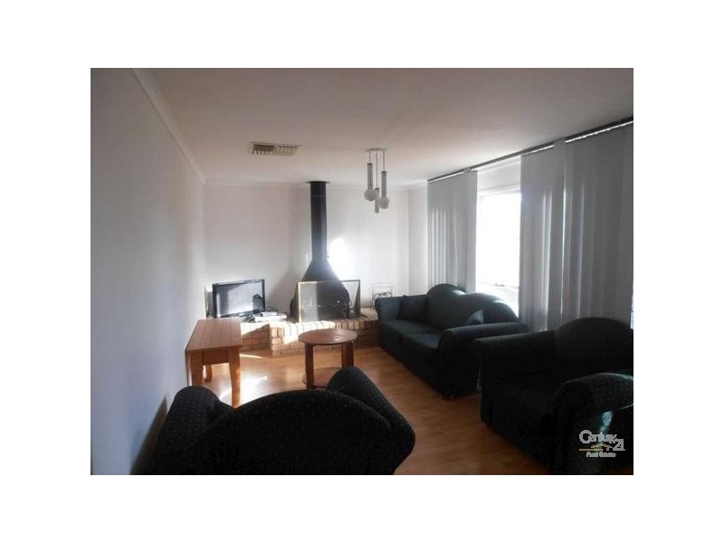 33 Flinders Crescent, Hackham SA 5163