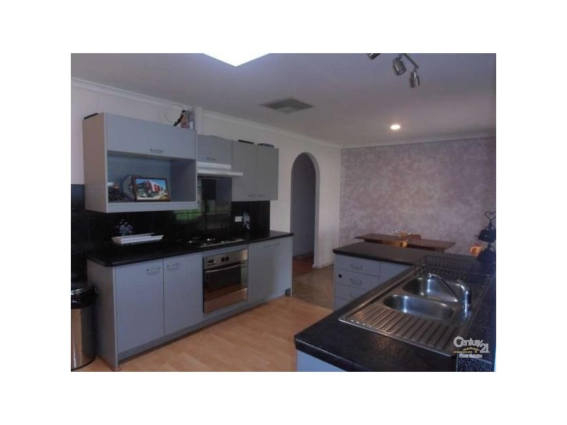 33 Flinders Crescent, Hackham SA 5163