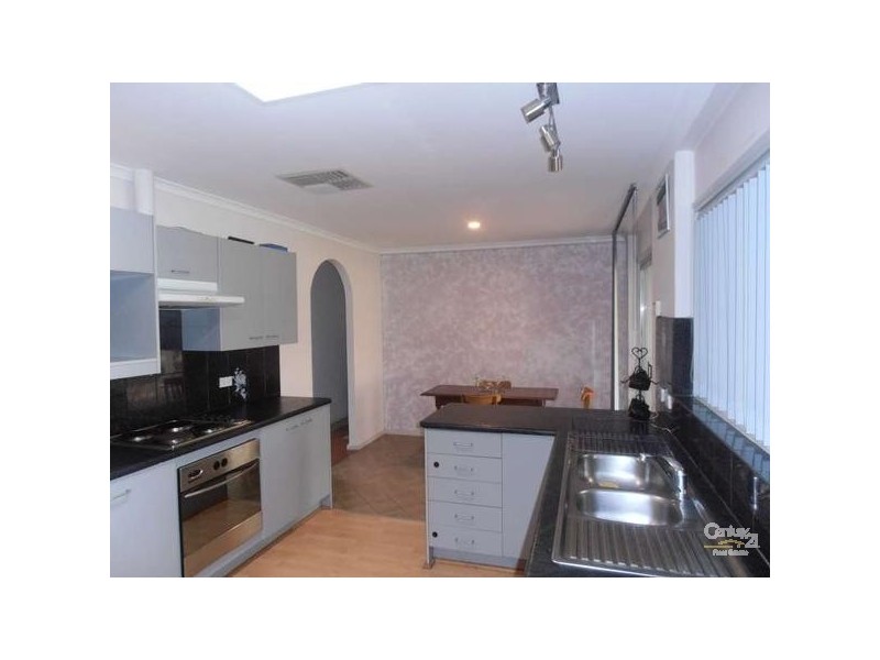 33 Flinders Crescent, Hackham SA 5163