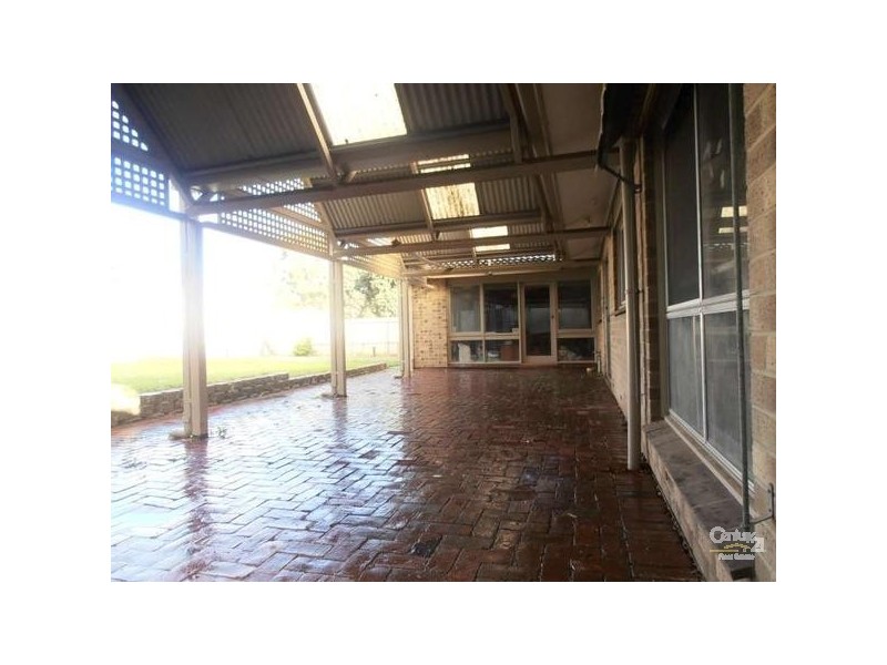 33 Flinders Crescent, Hackham SA 5163
