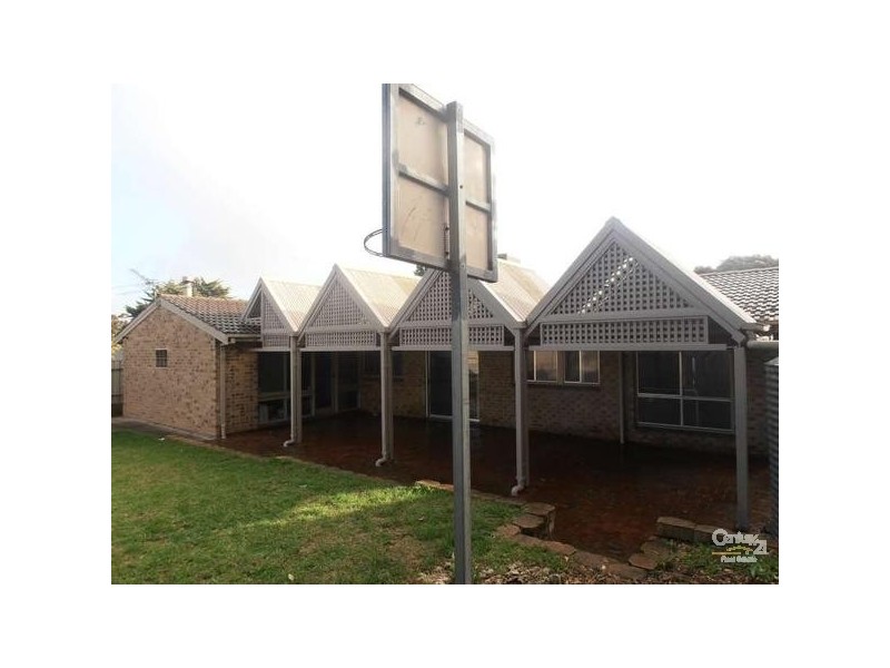 33 Flinders Crescent, Hackham SA 5163