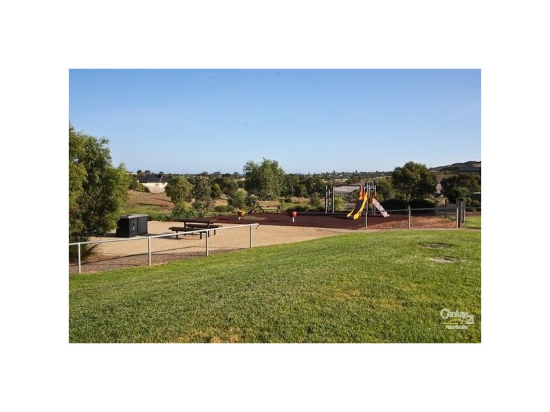 4 Cairns Way, Seaford Rise SA 5169