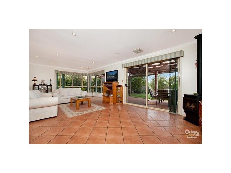 8 The Crescent, Seaford Rise SA 5169