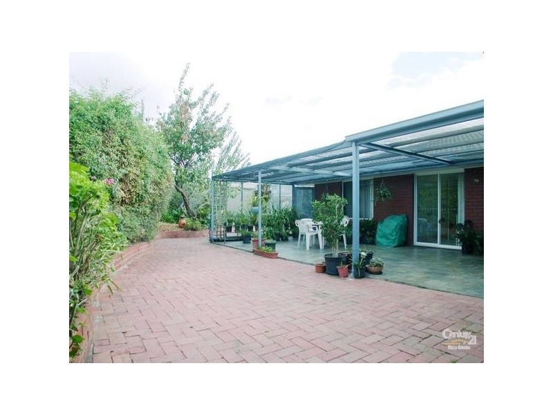 2 Dylan Court, Woodcroft SA 5162