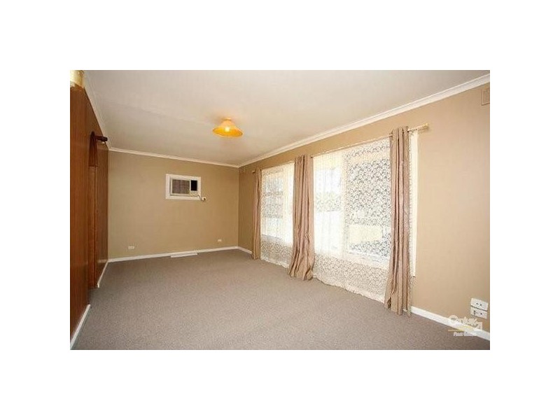 2 Julian Street, Christie Downs SA 5164