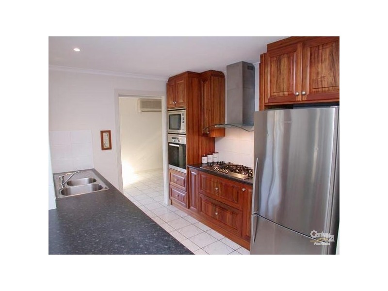 27 Woocalla St, O’sullivan Beach SA 5166