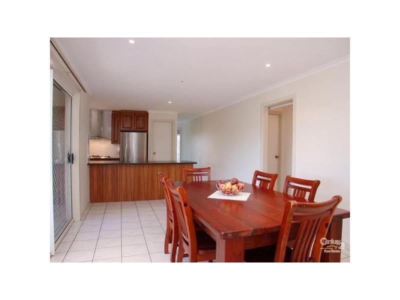 27 Woocalla St, O’sullivan Beach SA 5166