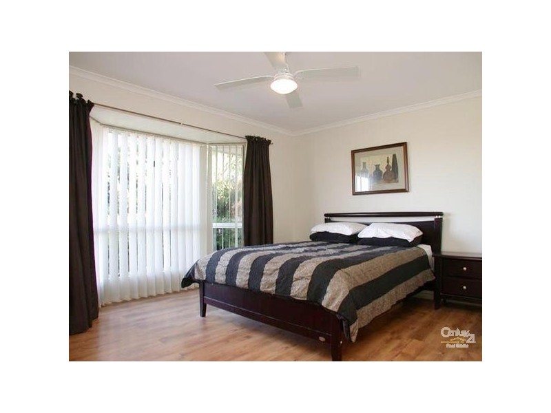 27 Woocalla St, O’sullivan Beach SA 5166