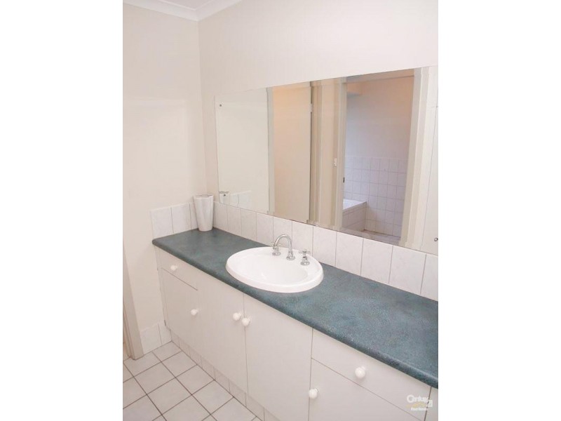 27 Woocalla St, O’sullivan Beach SA 5166