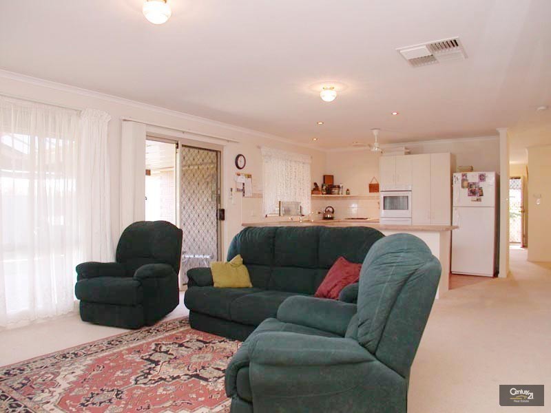 32 Candover Crescent, Huntfield Heights SA 5163