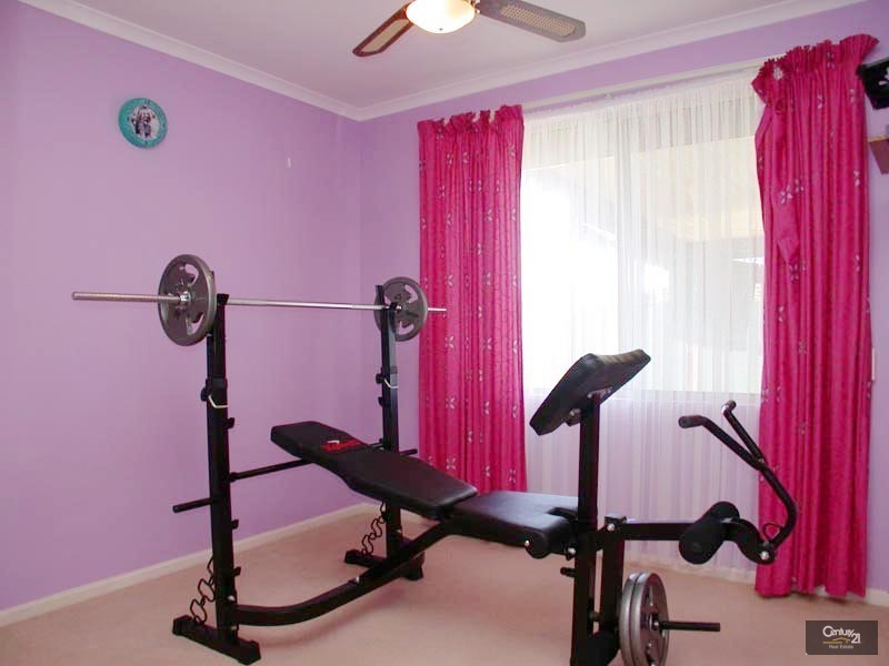 32 Candover Crescent, Huntfield Heights SA 5163