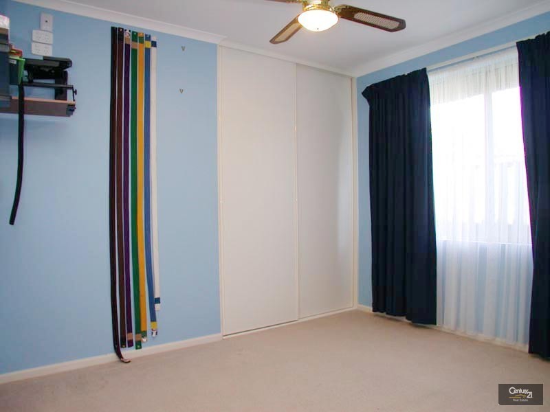 32 Candover Crescent, Huntfield Heights SA 5163