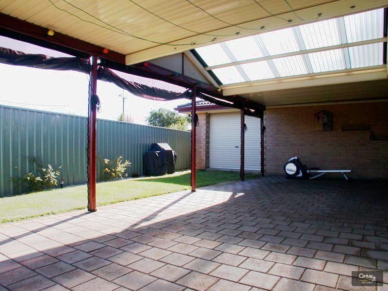 32 Candover Crescent, Huntfield Heights SA 5163