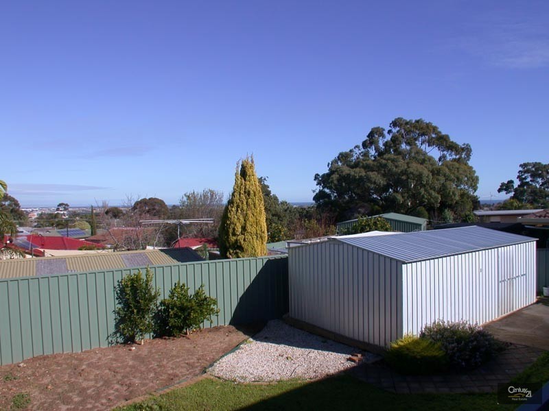 32 Candover Crescent, Huntfield Heights SA 5163