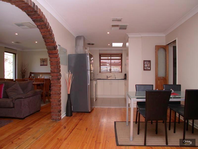 4 Jennifer Drive, Happy Valley SA 5159