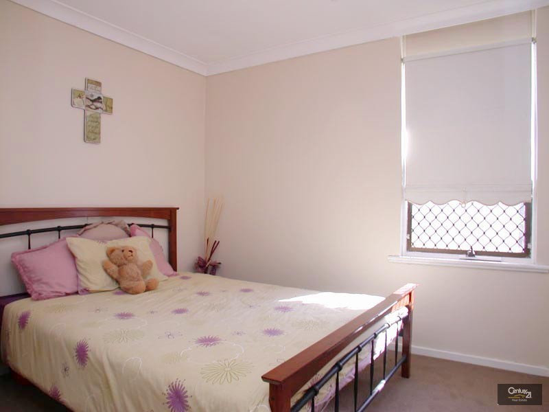 4 Jennifer Drive, Happy Valley SA 5159
