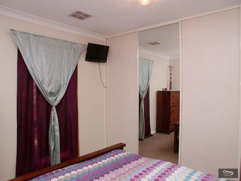 4 Jennifer Drive, Happy Valley SA 5159