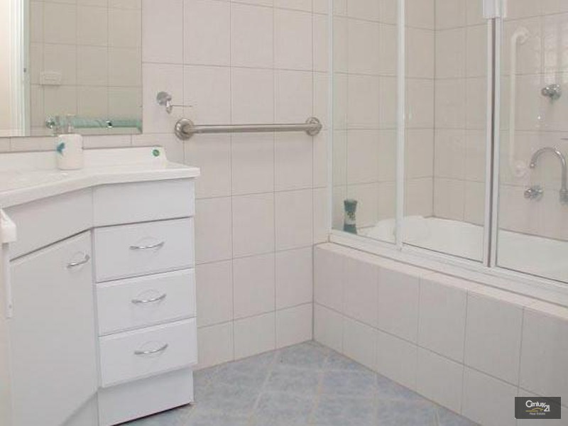 4 Jennifer Drive, Happy Valley SA 5159