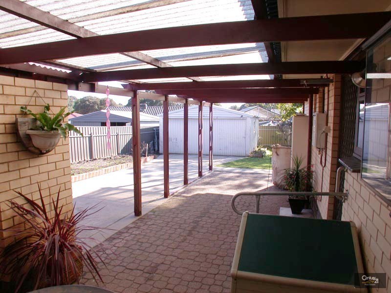 4 Jennifer Drive, Happy Valley SA 5159