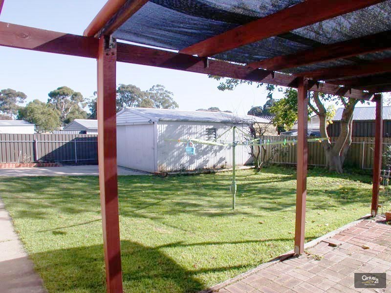 4 Jennifer Drive, Happy Valley SA 5159