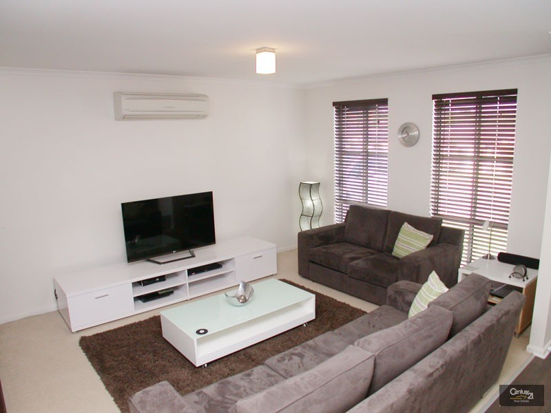 19 Verdant Parade, Woodcroft SA 5162