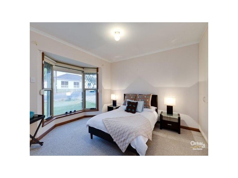 2 Regent Avenue, Clovelly Park SA 5042