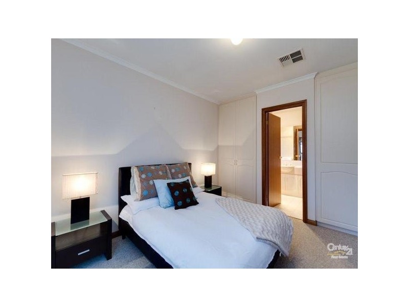 2 Regent Avenue, Clovelly Park SA 5042