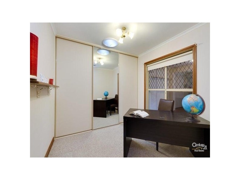 2 Regent Avenue, Clovelly Park SA 5042