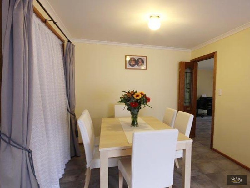 43 Hendrix Crescent, Woodcroft SA 5162