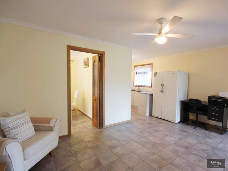 43 Hendrix Crescent, Woodcroft SA 5162