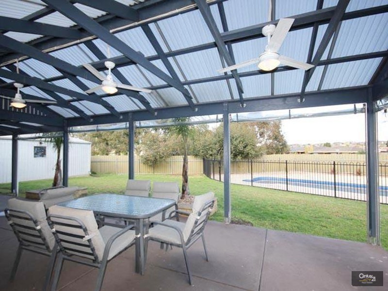 43 Hendrix Crescent, Woodcroft SA 5162